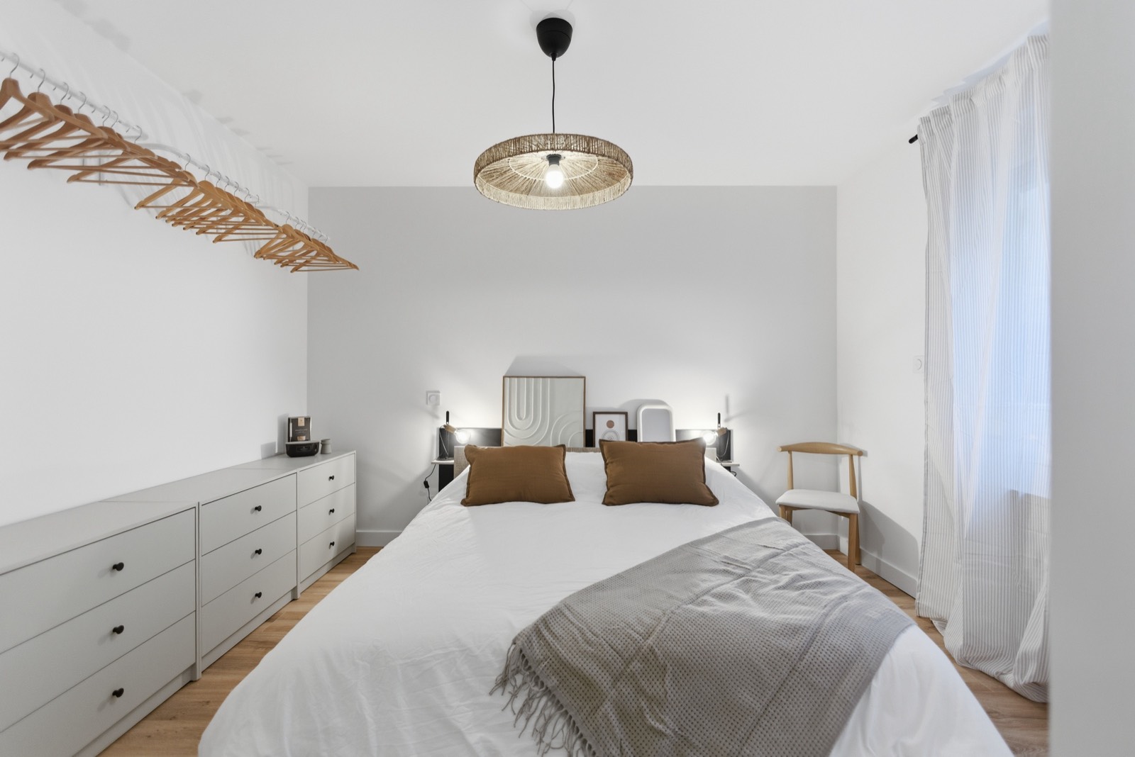Chambre avec tête de lit sur-mesure